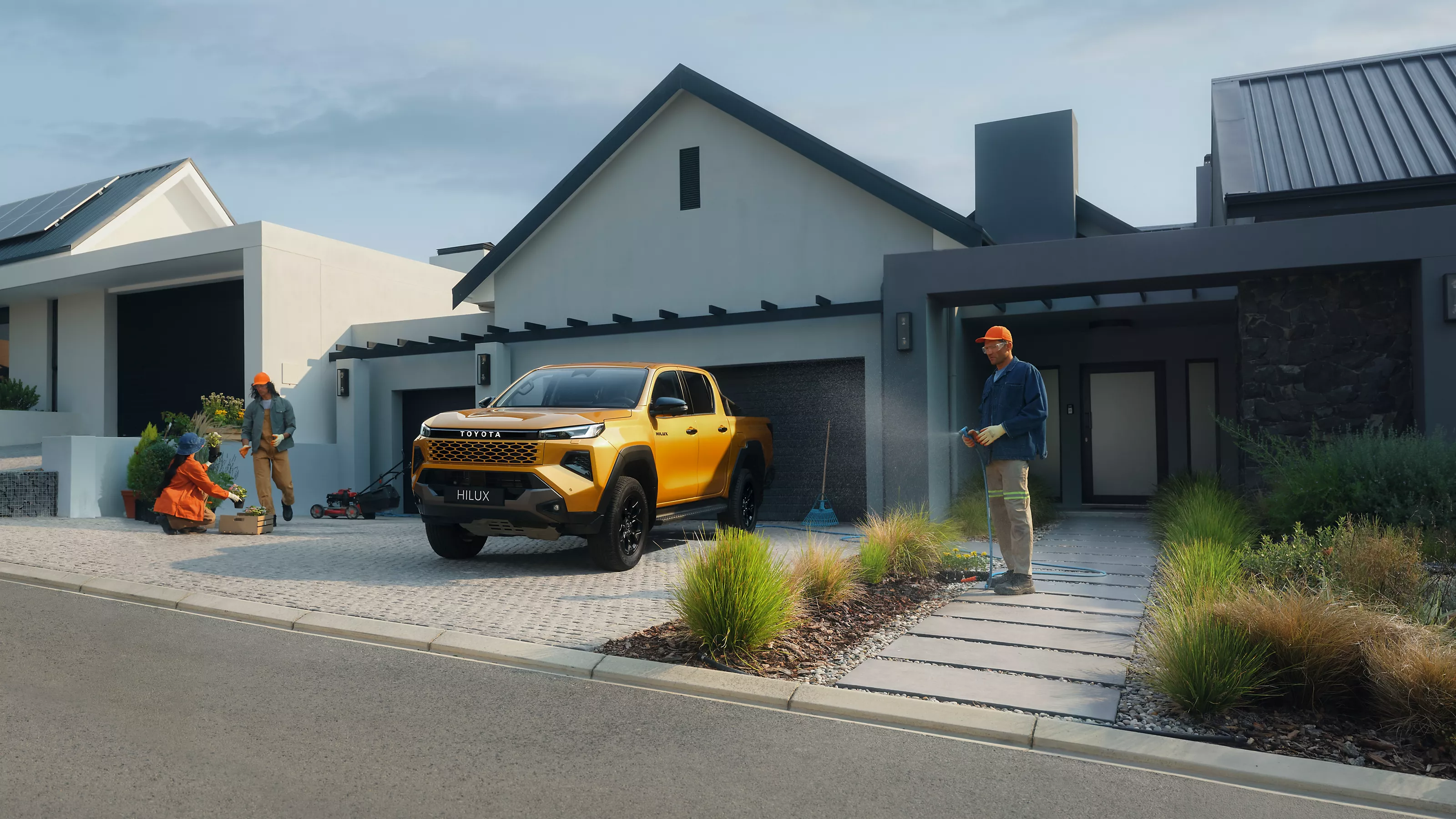 Hilux pastatytas įvažiavime