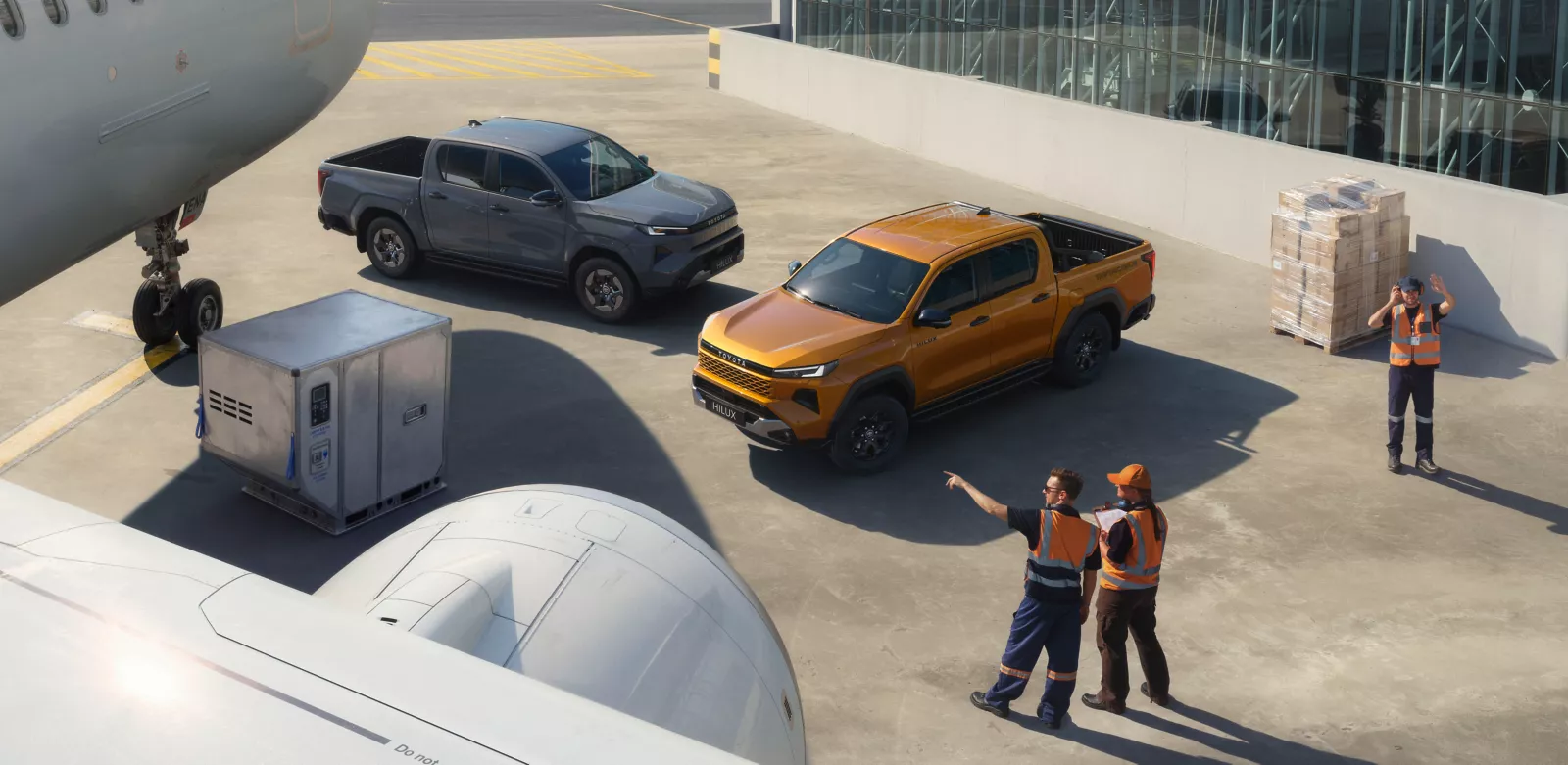 Elektrinis ir Hybrid 48V Hilux oro uoste