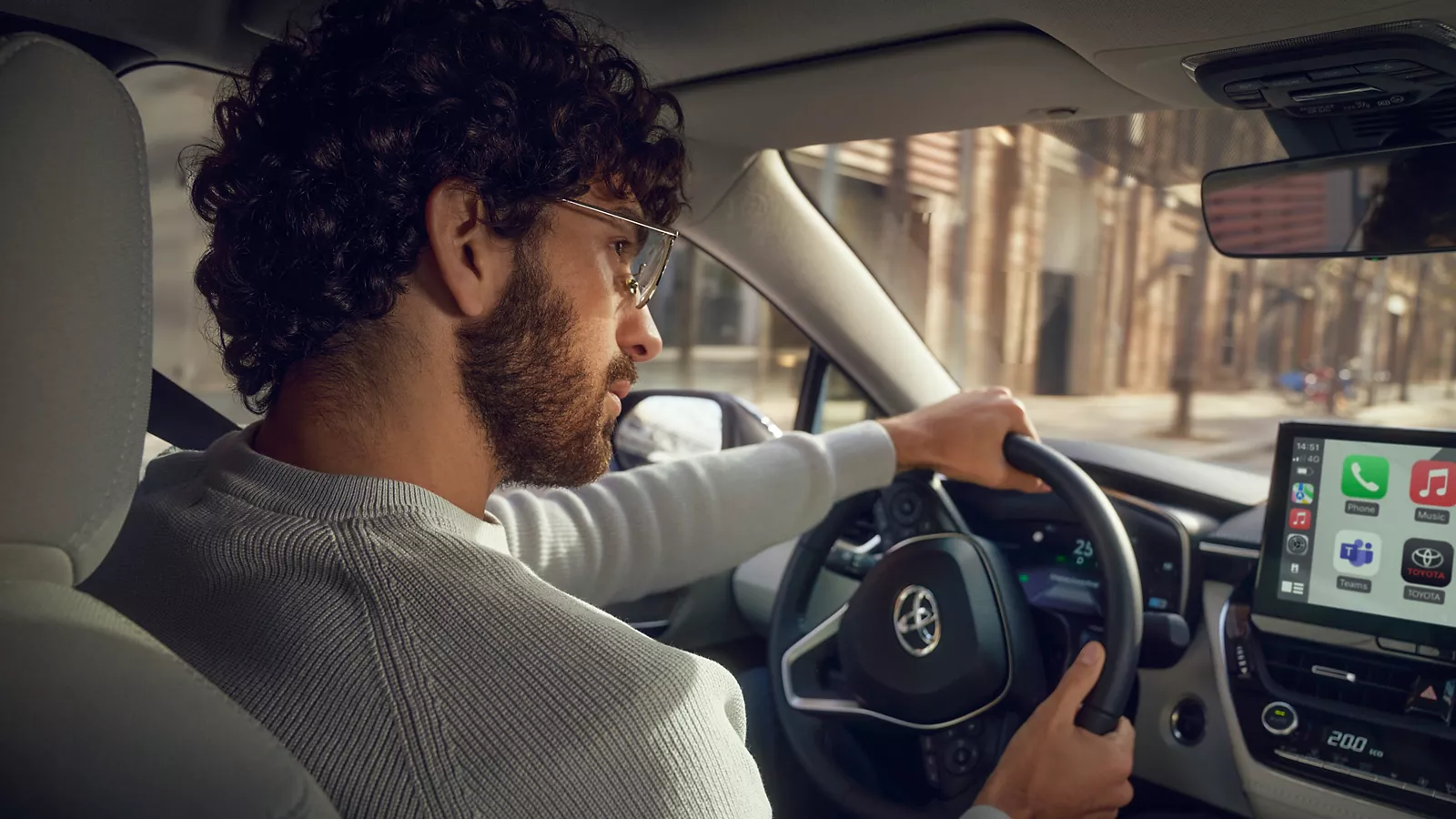 Hilux pastatytas įvažiavime