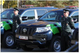 VSAT patruliuos naujais TOYOTA LAND CRUISER visureigiais