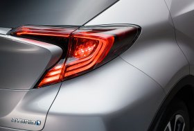 Toyota C-HR ir Hilux debiutas Ženevos automobilių parodoje 2016