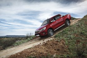 Toyota C-HR ir Hilux debiutas Ženevos automobilių parodoje 2016