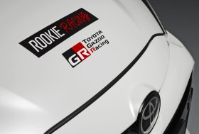 „Toyota“ demonstruoja eksperimentinį vandeniliu varomą „GR Yaris“