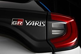 „Toyota“ demonstruoja eksperimentinį vandeniliu varomą „GR Yaris“