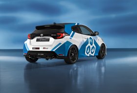 „Toyota“ demonstruoja eksperimentinį vandeniliu varomą „GR Yaris“