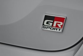 "Yaris GR Sport"