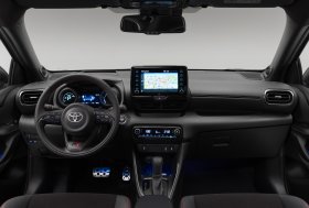 "Yaris GR Sport"