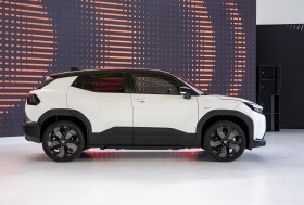 Naujasis „Toyota Urban Cruiser“ įkaitins konkurenciją elektrinių B-SUV modelių rinkoje
