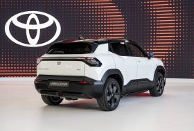 Naujasis „Toyota Urban Cruiser“ įkaitins konkurenciją elektrinių B-SUV modelių rinkoje