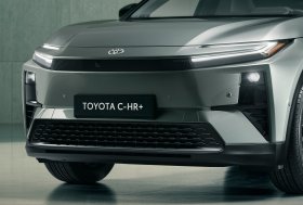 Debiutuoja vien elektra varomas „Toyota C-HR+“