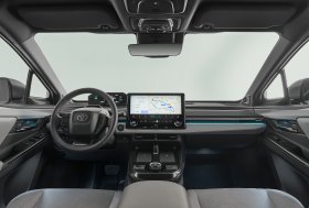 Debiutuoja vien elektra varomas „Toyota C-HR+“