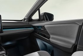 Debiutuoja vien elektra varomas „Toyota C-HR+“