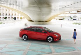 Las Vegase (JAV) „Toyota“ gamintojas pristatė naujos, jau ketvirtosios kartos hibridinį automobilį „Toyota Prius“
