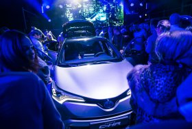 Kviestiniams svečiams pristatytas naujasis TOYOTA miesto visureigis