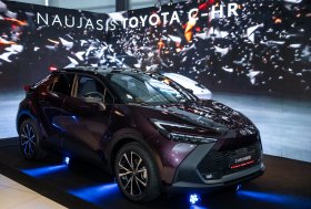 Pristatytas naujasis „Toyota C-HR“ modelis