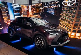 Pristatytas naujasis „Toyota C-HR“ modelis