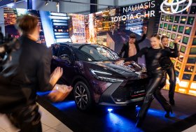Pristatytas naujasis „Toyota C-HR“ modelis