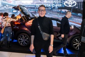 Pristatytas naujasis „Toyota C-HR“ modelis