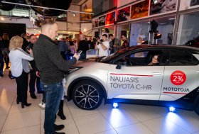 Pristatytas naujasis „Toyota C-HR“ modelis