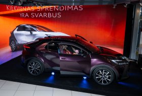 Pristatytas naujasis „Toyota C-HR“ modelis