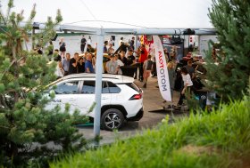Mototoja kino vakaro akimirkos