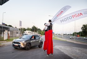 Mototoja kino vakaro akimirkos