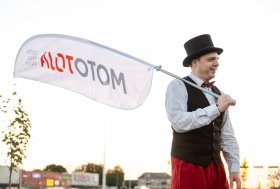 Mototoja kino vakaro akimirkos
