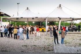 Mototoja kino vakaro akimirkos