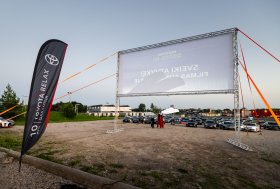 Mototoja kino vakaro akimirkos