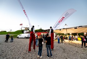 Mototoja kino vakaro akimirkos