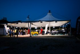 Mototoja kino vakaro akimirkos