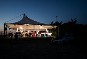 Mototoja kino vakaro akimirkos