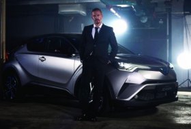 TOYOTA C-HR speklaklis su Milla Jovovich