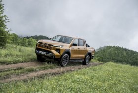„Toyota Hilux 2.8“ dalinis hibridas jau atvyko į MOTOTOJA saloną