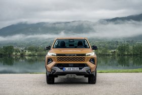 „Toyota Hilux 2.8“ dalinis hibridas jau atvyko į MOTOTOJA saloną