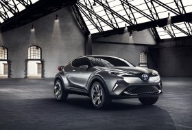 Koncepcinis TOYOTA C-HR automobilis: stulbinanti išvaizda, malonus vairavimas