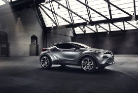 Koncepcinis TOYOTA C-HR automobilis: stulbinanti išvaizda, malonus vairavimas
