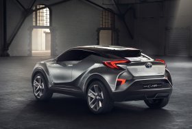 Koncepcinis TOYOTA C-HR automobilis: stulbinanti išvaizda, malonus vairavimas