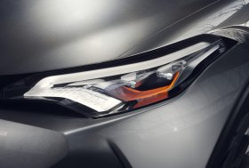Koncepcinis TOYOTA C-HR automobilis: stulbinanti išvaizda, malonus vairavimas