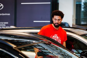 „Juventus“ komandos nariai vairuos „Toyota“ automobilius