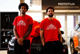 „Juventus“ komandos nariai vairuos „Toyota“ automobilius
