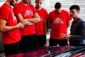 „Juventus“ komandos nariai vairuos „Toyota“ automobilius