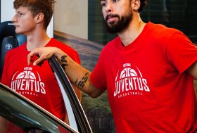 „Juventus“ komandos nariai vairuos „Toyota“ automobilius