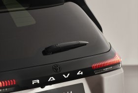 „Toyota“ pristato naujos kartos „RAV4“