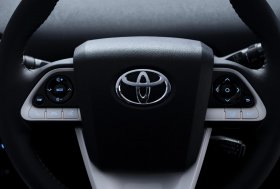 Las Vegase (JAV) „Toyota“ gamintojas pristatė naujos, jau ketvirtosios kartos hibridinį automobilį „Toyota Prius“