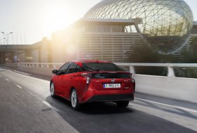 Las Vegase (JAV) „Toyota“ gamintojas pristatė naujos, jau ketvirtosios kartos hibridinį automobilį „Toyota Prius“