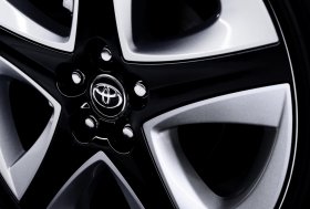 Las Vegase (JAV) „Toyota“ gamintojas pristatė naujos, jau ketvirtosios kartos hibridinį automobilį „Toyota Prius“