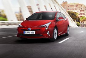 Las Vegase (JAV) „Toyota“ gamintojas pristatė naujos, jau ketvirtosios kartos hibridinį automobilį „Toyota Prius“