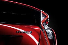 Las Vegase (JAV) „Toyota“ gamintojas pristatė naujos, jau ketvirtosios kartos hibridinį automobilį „Toyota Prius“
