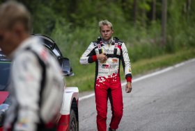 Suomijos ralis: pirmoji diena